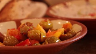 Mezze 'nin Ürdün' de yediği hafif bir yemek ya da aperatif olarak sunulan küçük tabaklar..