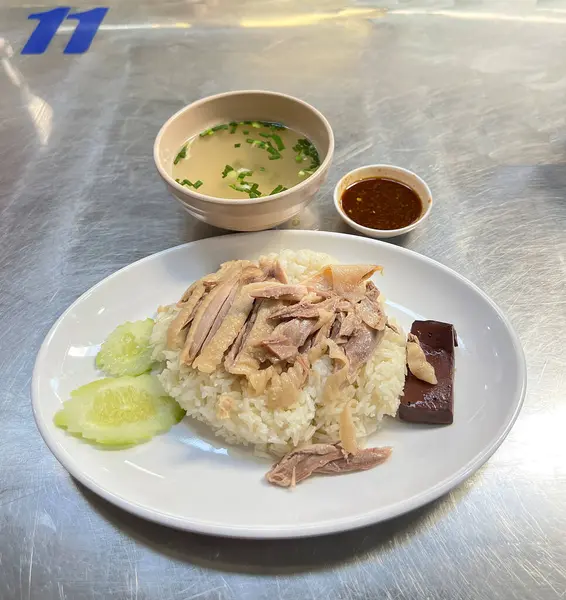 stock image Steamed chicken with rice served with chili sauce and chicken soup