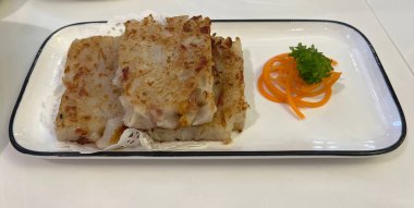 Çin restoranında ev yapımı şalgam keki.