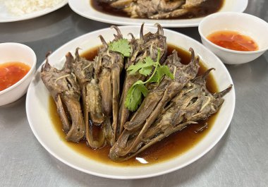 Bir tabak ördek gagası.