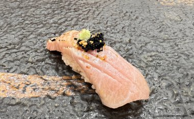 Japon Restoranında Wasabi-Topped Omakase Suşi