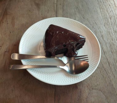 Bangkok, Tayland 'daki Tayland Kafe' de bir tabak Kirli Siyah Kek.