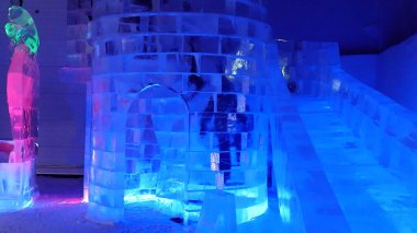 Laponya, Finlandiya 'daki kar kalesi ve buz binası