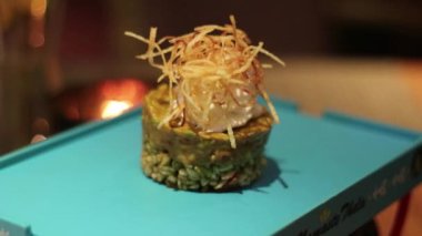 Avokado Bhel bir füzyon mutfağı ve ünlü bir Hint sokak atıştırmalığı.