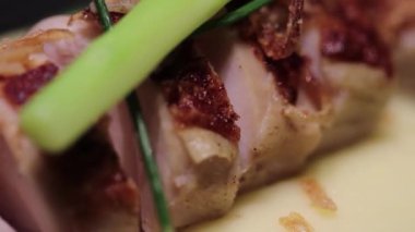 Patates püresi ve teriyaki soslu Jidori tavuğu.