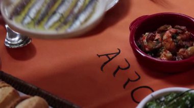 İspanyol beyaz ançüezi zeytin yağı ve sirke karışımı, Boquerones.