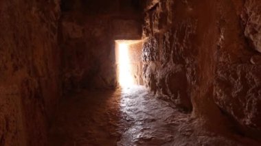 Dışı geniş, içi dar ok yarıkları, Ajloun Kalesi, Ürdün