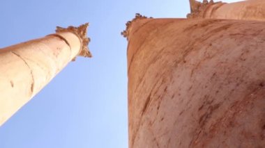 Ürdün 'ün En Büyük ve En Büyüleyici Roma Sitesi olan Jerash Antik Kentinde Görkemli Sütunlar