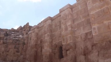 Ürdün 'ün Jerash şehrindeki Batı Souk harabeleri ve askeri kışlalar.