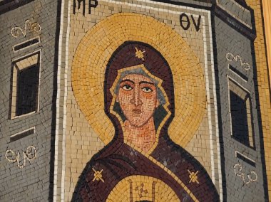 Aziz George Ortodoks Kilisesi 'ndeki Bakire ve Çocuğu tasvir eden Mozaik