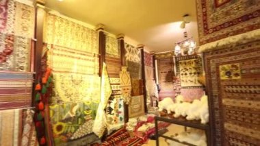 Duvarda asılı Ürdün halıları