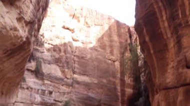 Antik uygarlıklar, Petra 'nın kumtaşı kayalıklarına muhteşem doğal kaya manzaraları kazıdılar.