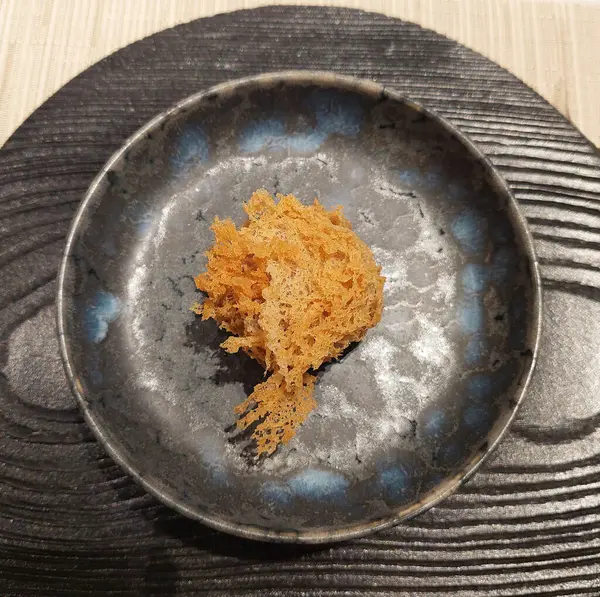 Çin köri soslu kızarmış koyun ile doldurulmuş kızarmış taro.