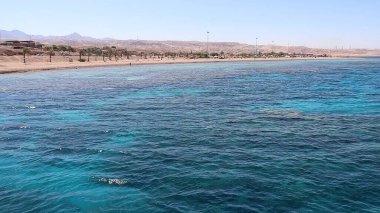 Ürdün 'ün Akabe kentindeki Kızıl Deniz' in güzel doğal manzarası