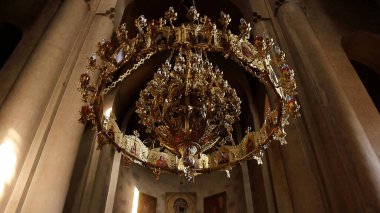 Gürcistan 'ın Tiflis kentindeki Mtkvari Nehri' nin kıyısındaki yüksek bir uçurumda bulunan Metekhi Kilisesi 'nin içi.