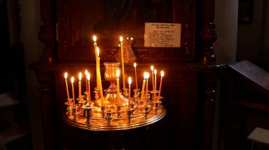 Gürcistan 'ın Tiflis kentindeki Mtkvari Nehri' nin kıyısındaki yüksek bir uçurumda bulunan Metekhi Kilisesi 'nin içi.