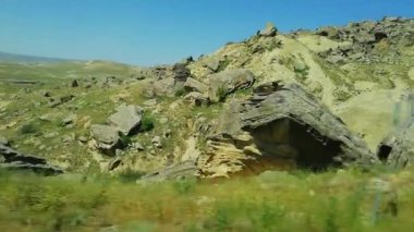 Alışılmadık şekilli kayalar doğal olarak Gobustan Ulusal Parkı, Azerbaycan 'da aşındılar.