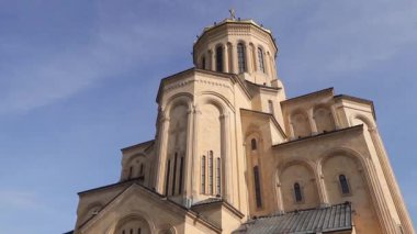 Tiflis 'in Kutsal Üçlü Katedrali, Sameba Katedrali olarak da bilinir.