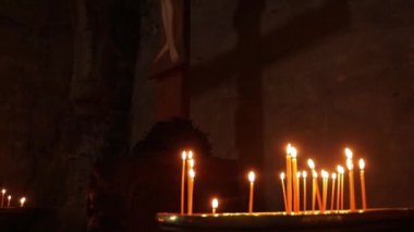 Georgia 'daki Svetitskhoveli Katedrali' nde çarmıha gerilen İsa heykeli.