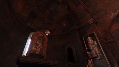 Khor Virap Manastırı 'ndaki St. Gevorg Kilisesi' ndeki kutsal sunak.