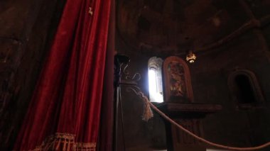 Khor Virap Manastırı 'ndaki St. Gevorg Kilisesi' ndeki kutsal sunak.