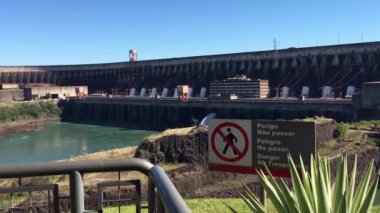 Itaipu Hidroelektrik Barajı 'nın Brezilya tarafından açılımı. Çeviri: 