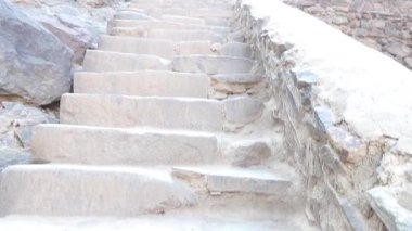 Peru 'daki Ollantaytambo kalesinin tepesine çıkan adımlar.