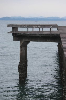 Tayland, Rayong 'da ahşap bir iskele.