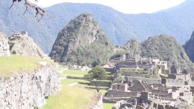 Machu Picchu 'da turistler güneşli bir günde