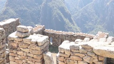 Machu Picchu 'daki İnka' nın antik taş düzenlemesi.