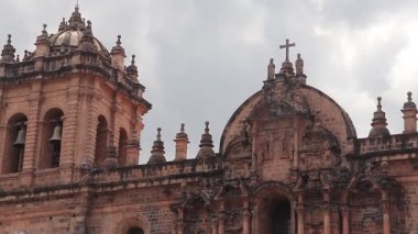 Cusco Katedrali 'nin klasik çan kulesi