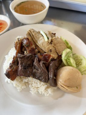 Kamboçya tarzı tek kişilik yemek