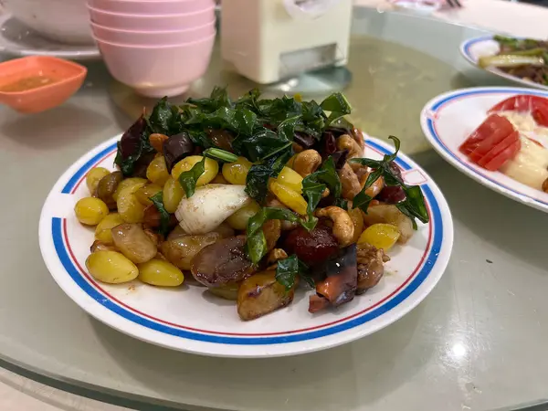 Asya mezesi, kızartılmış beş Çin taneciği.