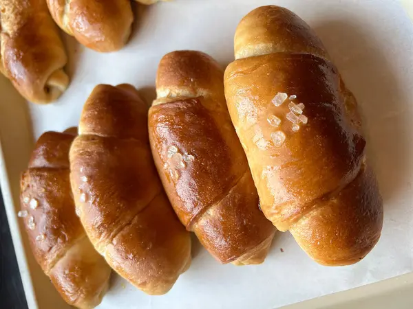 Yumuşak ve yumuşak Japon usulü tuzlu ekmeğin yakın çekimi