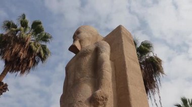 Memphis Açık Hava Müzesi, Mısır 'da bulunan Ramses II' nin Muazzam Ayaklı Heykeli