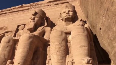 Büyük Tapınak 'ta Ramses II' nin dört heykeli, Abu Simbel
