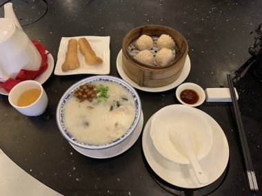 Congee, Har Gow ve Çin Donutu ile Hong Kong usulü Kahvaltı