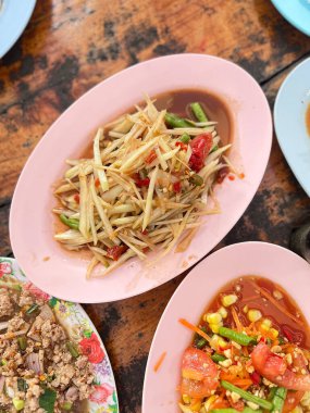 Tayland Fermente Yengeç Salatası, Mısır Som Tum, ve Bangkok Yemekte Domuz Larb