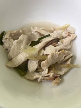 Tayland tavuğu hindistancevizi çorbasının hafif versiyonu. Sağlıklı, düşük kalorili bir yemek..