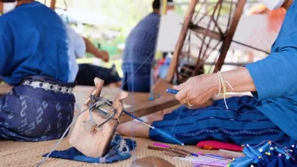 Tessitura Tailandese Mano Una Tradizione Antica Che Produce Tessuti Squisiti — Video Stock