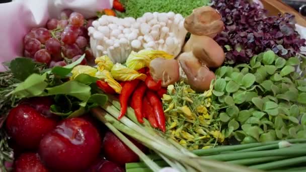 Menampilkan Berbagai Macam Sayuran Hidup Sebuah Kaleidoskop Warna Dan Bentuk — Stok Video