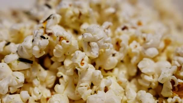 Wspaniała Scena Jako Miska Wypełniona Jest Brzegi Świeżym Złotym Popcornem — Wideo stockowe