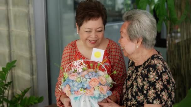 Una Sincera Escena Del Día Las Madres Una Madre Asiática — Vídeos de Stock