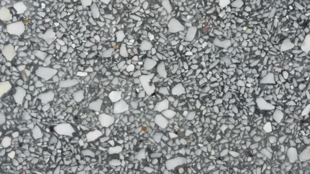 黒い花崗岩の石の背景 印象的で永続的なキャンバス このテクスチャーされた表面は その深みのあるビロードの黒い斑点によって特徴付けられ 優雅さと時代を超越したタッチを追加します 高品質の4K映像 — ストック動画