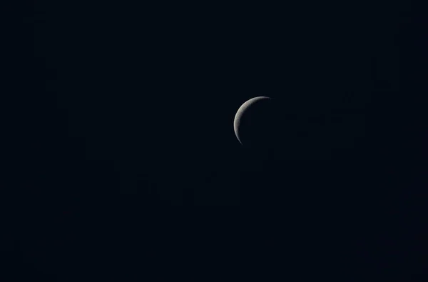 Полулуна Ночном Небе — стоковое фото