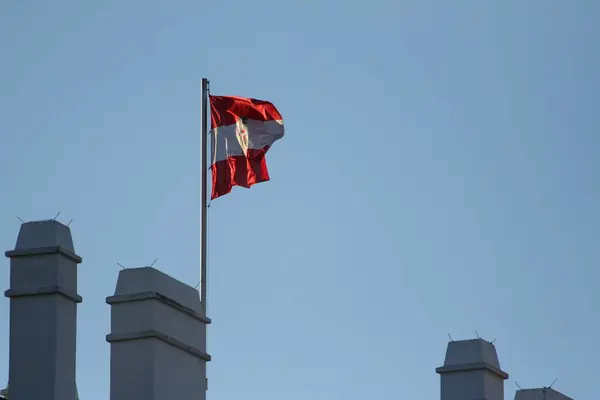 Rüzgarla uçmak. Avusturya bayrağı. 