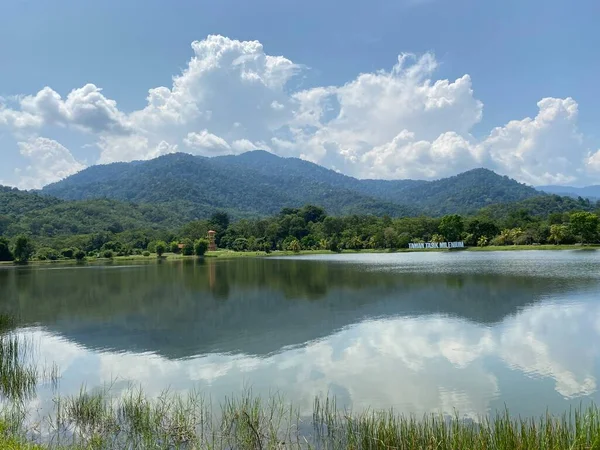 Taman Tasik Milenyumu Malezya 'da 