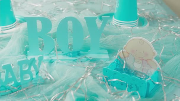 Confetti在蓝色的男孩婴儿淋浴派对桌上摔倒 与Arri Alexa在Arriraw拍摄 并出口Quicktime Apple Prores 422 — 图库视频影像
