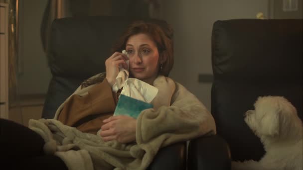 Beautiful Young Caucasian Woman Crying While Watching Movie Using Tissues — Stock Video