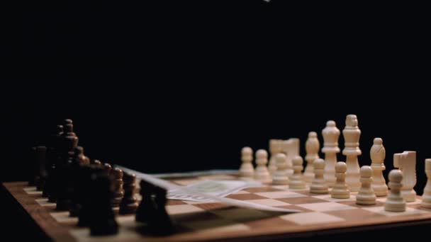Cash Falling Rotating Chess Board Skjuten Med Arri Alexa Arriraw — Stockvideo